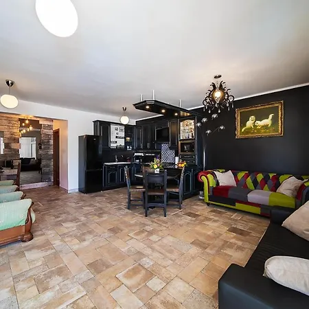 Alba Regia Catarthome - Private Pool 아데제